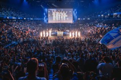 英雄联盟Uzi专属皮肤震撼登场！卡莎皮肤与冠军系列电竞皮肤全面对比