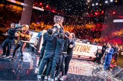 LPL战歌燃炸峡谷！这款游戏里也有你的热血战场