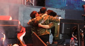 台风搅局下的电子竞技巅峰之战：IG对BLG与FPX偷家操作悬念升级